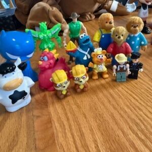 Toddler action figure bundle